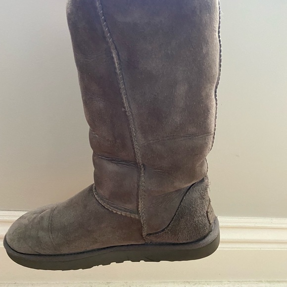 Ugg Boots - Picture 3 of 8